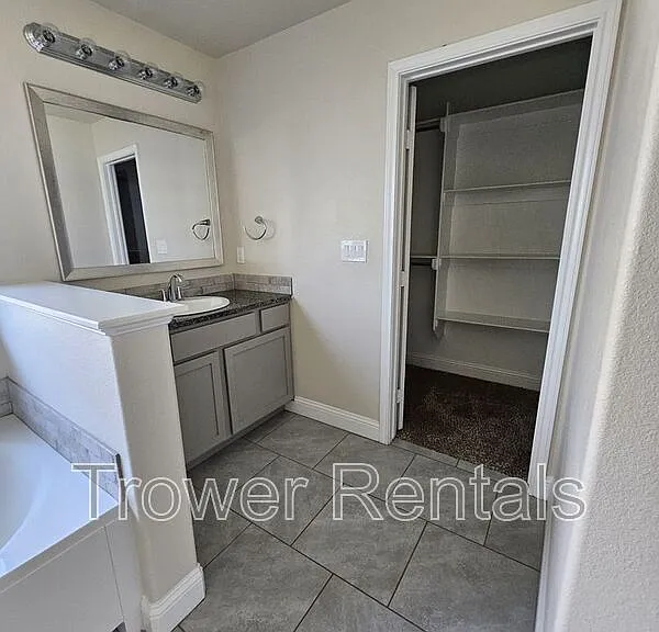 1021 E 90th Ct — Photo 29
