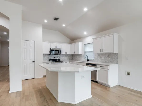 405 Hackberry Dr, Fate, TX 75087