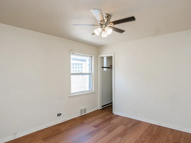 3719 W 81st Pl — Photo 8