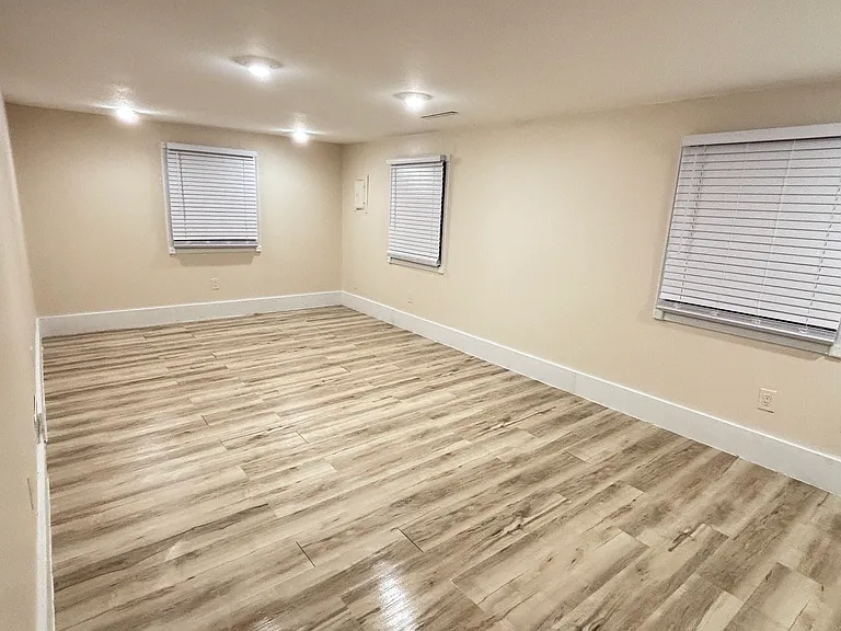 955 Crestview Ct — Photo 22