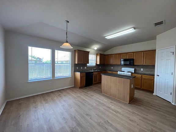 5th image of 1108 Reagan Wells Dr