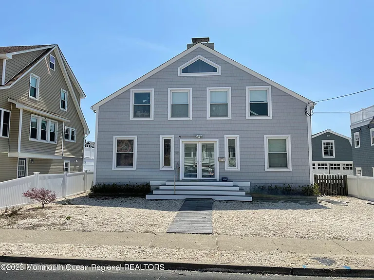 17 1st Ave — Photo 1