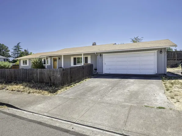2552 Brookside Dr, Medford, OR 97504