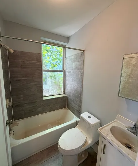 708 E Madison St — Photo 12