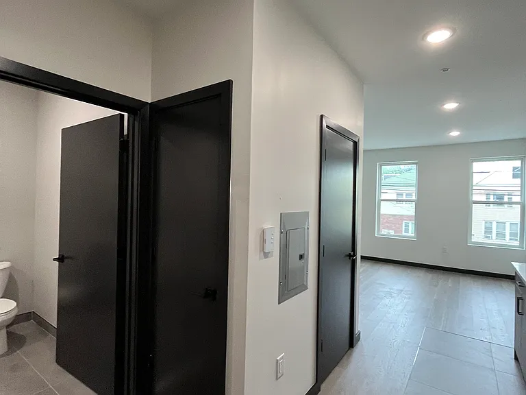 130-132 Mallory Ave #209 — Photo 7