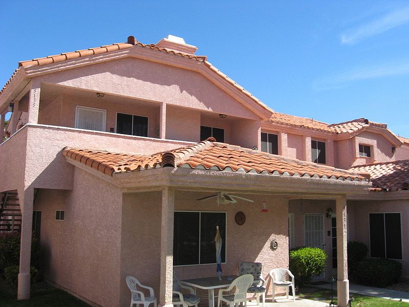 Upper level condo, no attached units
						:
						Full front balcony and an additional side balcony for grilling.
