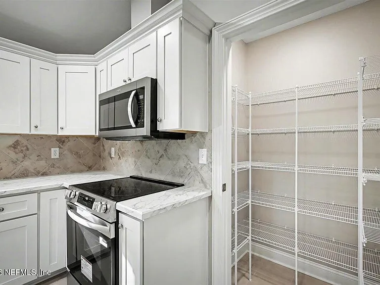 2210 Shepard St — Photo 17