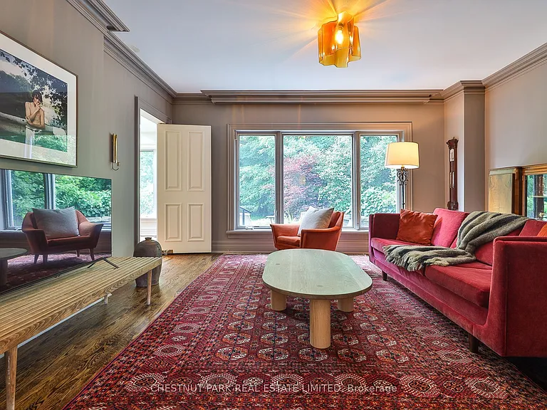 21 Douglas Cres — Photo 7