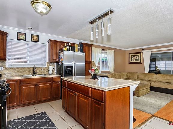 3rd image of 711 Flora Dr