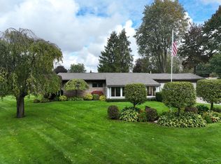 576 E Gloucester Dr, Saginaw, MI