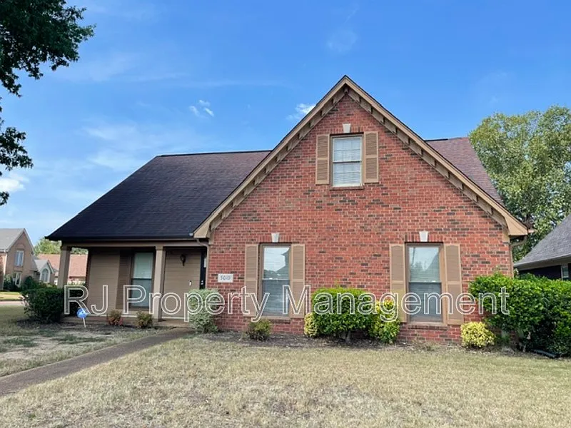 3 bed, 2.0 bath, 1876 sqft, $2,200 — Photo 1