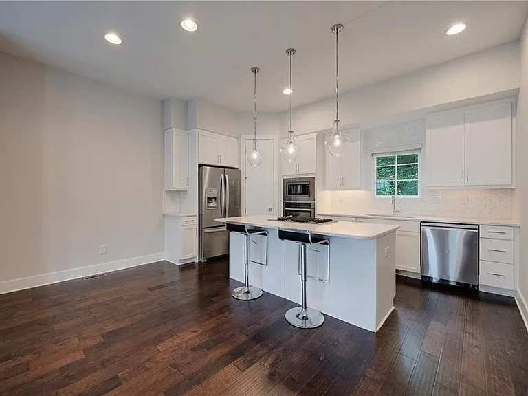 733 Taylor Ct NE — Photo 16