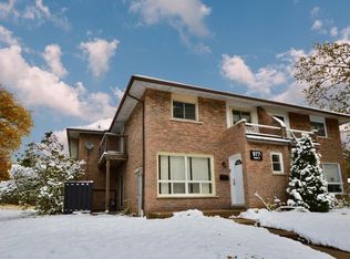 977 Francis Rd #2, Burlington, ON L7T 3Z1