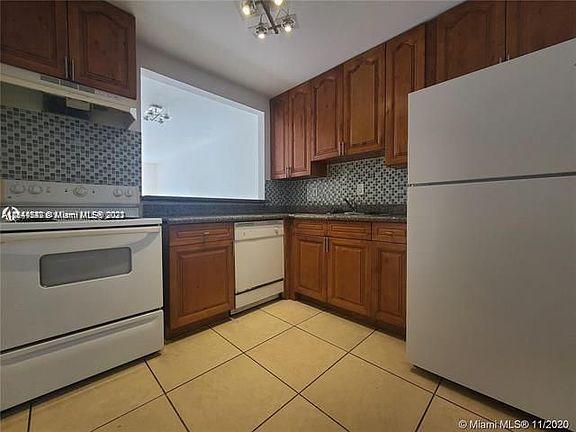 5th image of 15225 NE 6th Ave APT B303