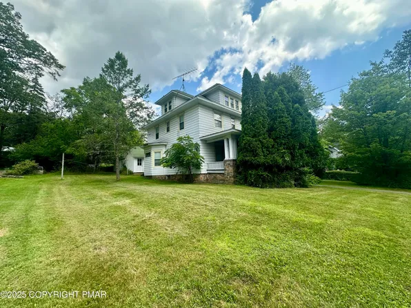 22 Fairview Ave, Mount Pocono, PA 18344