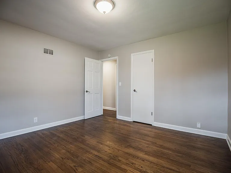 W170N8758 Edgewood Pl — Photo 18