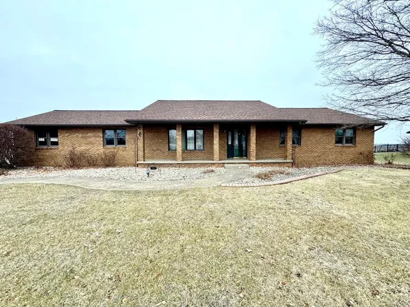 304 Staley Dr, Le Roy, IL 61752