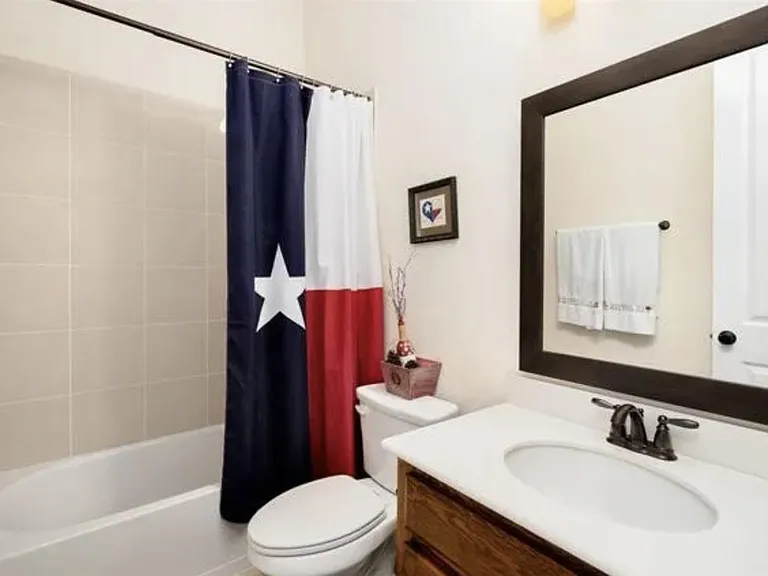 1005 Benbrook Trl — Photo 8
