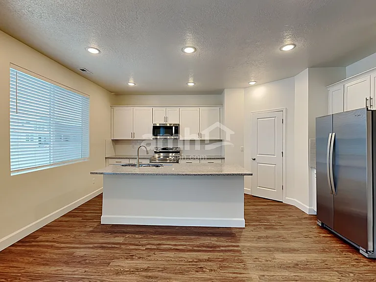 301 N Gibbons Ln — Photo 3