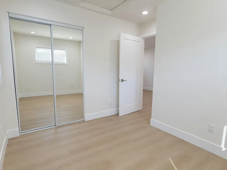 824 Aragon Ave — Photo 10