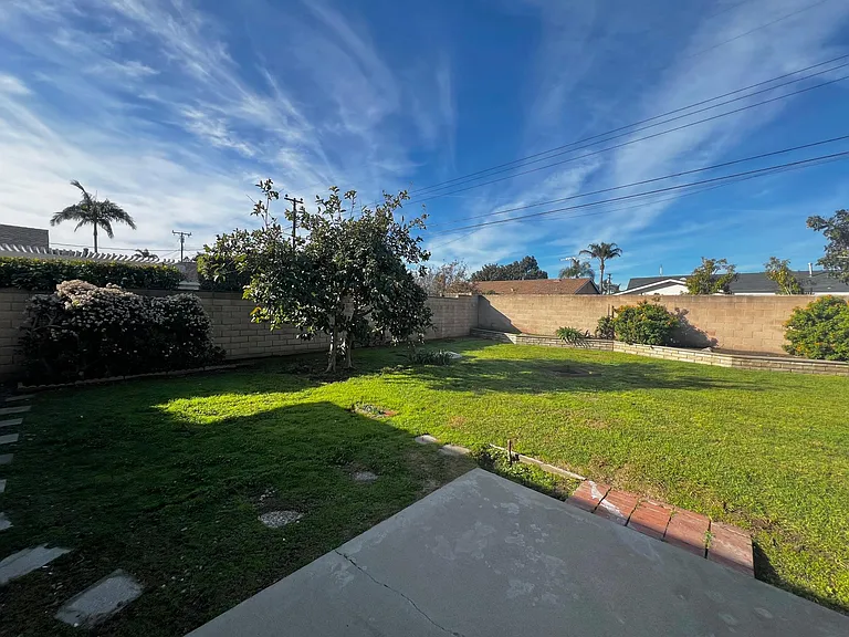 18371 Tamarind St — Photo 36