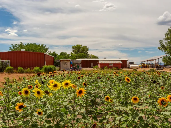 901 Martinez Rd, Moriarty, NM 87035