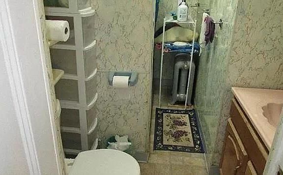 1/F Bathroom