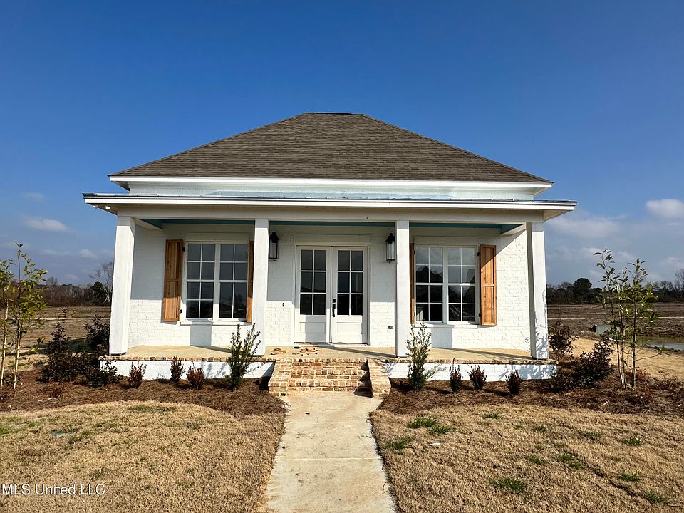 1st image of 1020 Crepe Myrtle Dr