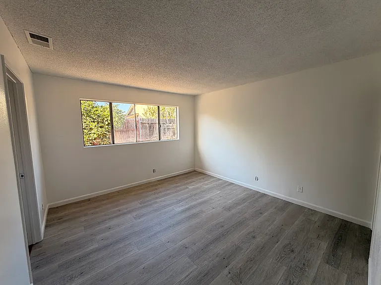 928 Gunner St — Photo 11