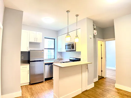 Rented by Bohemia Realty Group | media 8