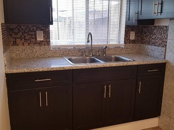 4th image of 1616 W 53rd St