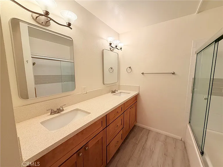 1620 Greenport Ave — Photo 17
