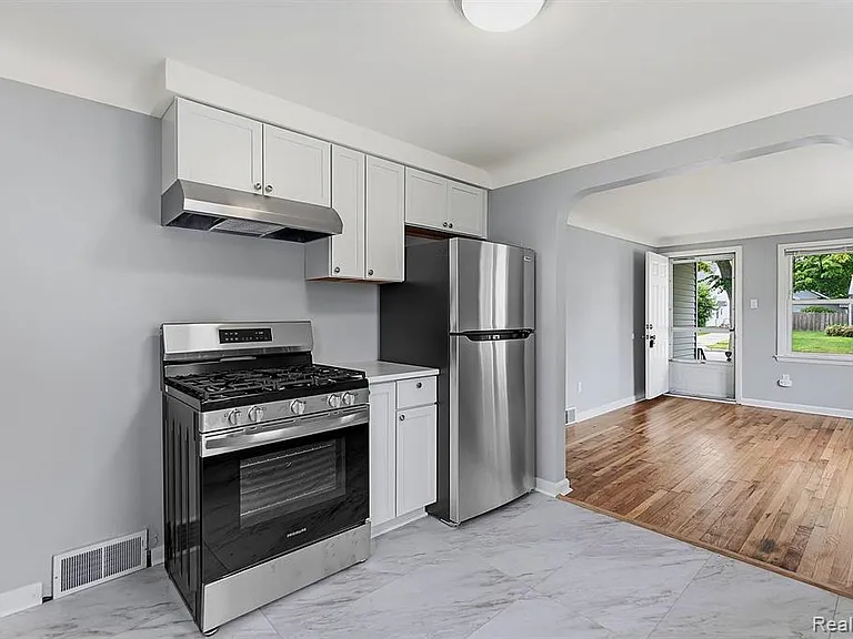 77 Huron Ave — Photo 9