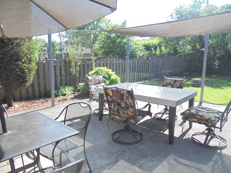 590 Clayton Ln — Photo 26