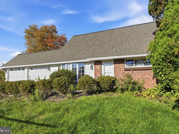 66 Pine Needle Rd, Levittown, PA 19056