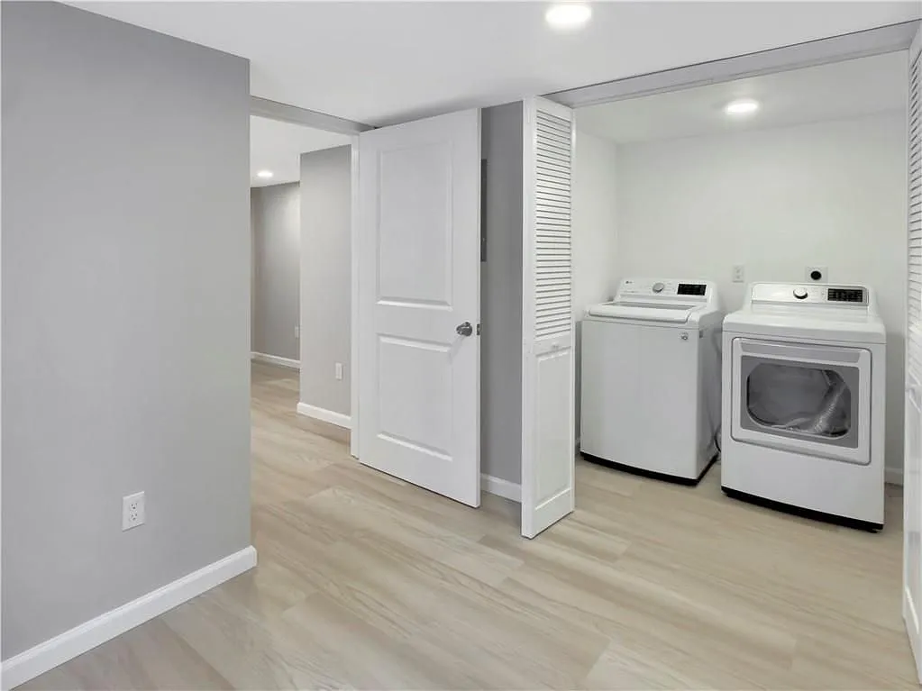4 bed, 3.0 bath, 2872 sqft, $3,975 — Photo 3