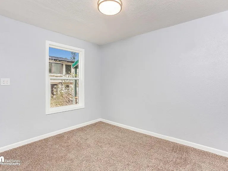 1528 Kinnikinnick St #B — Photo 12