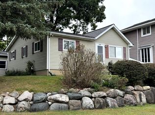 630 Longpointe Dr, Lake Orion, MI 48362