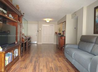 8893 Fontainebleau Blvd APT 404, Miami, FL 33172