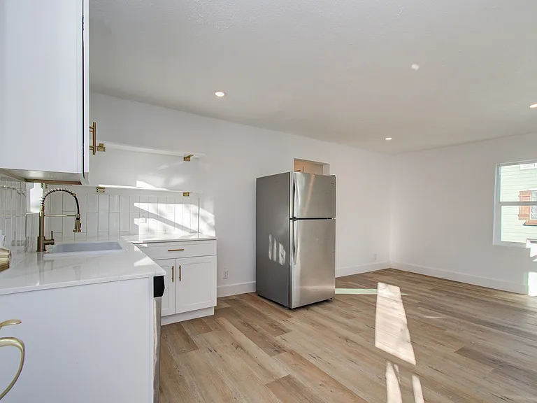 410 Randall St #11 — Photo 9