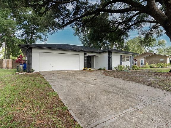 3rd image of 3401 Clover Leaf Ln