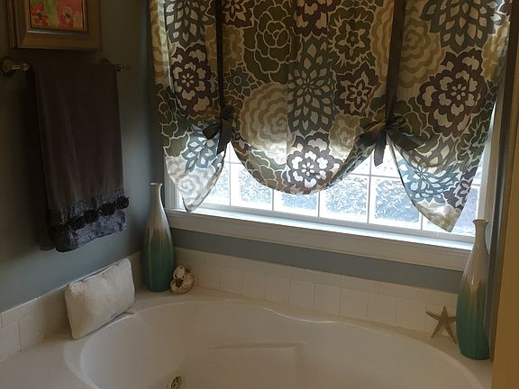 Jetted Tub in Master Bath