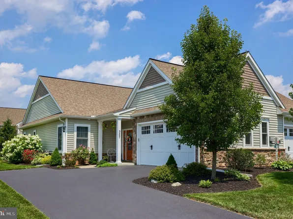 327 English Ivy Dr, Lititz, PA 17543