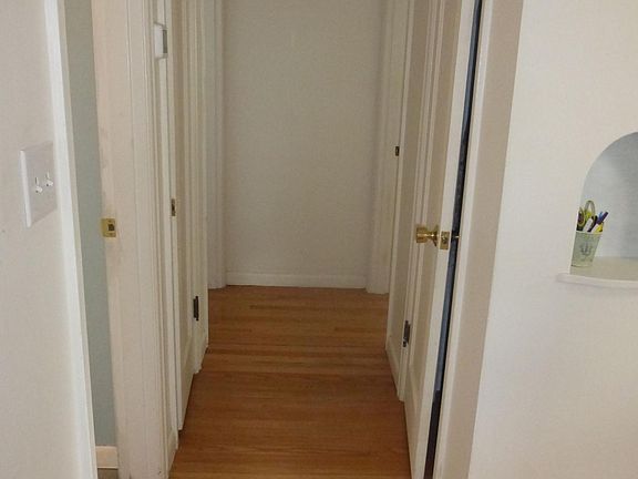 5th image of 10738 Phinney Ave N