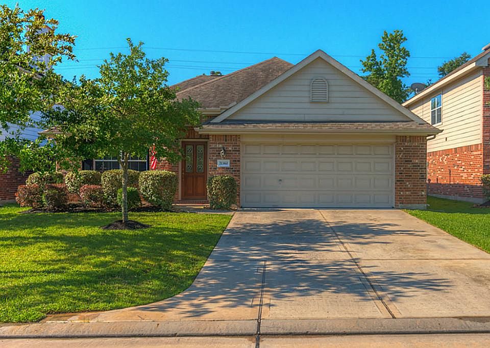 Welcome to 21360 Terreton Springs Dr in Oakhurst at Kingwood!