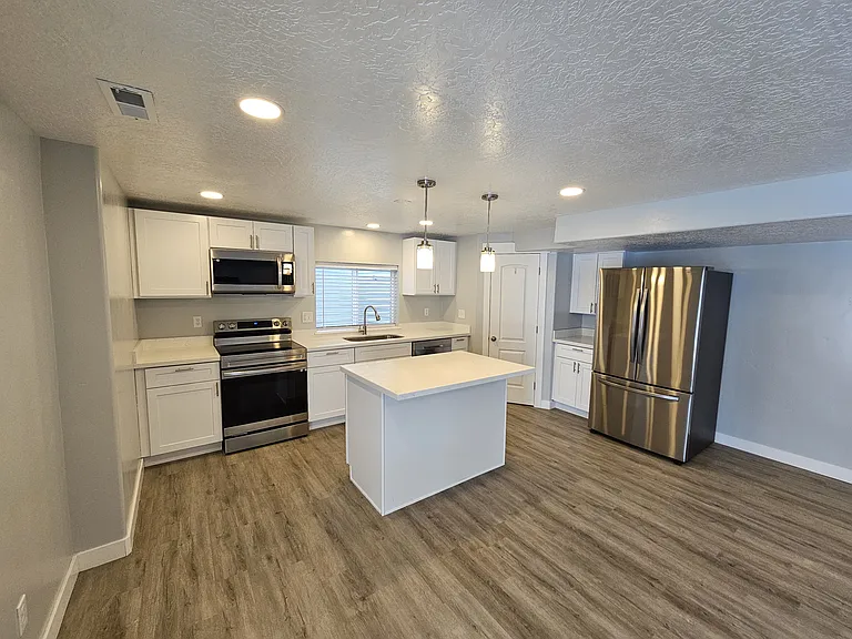 439 E Hill View Dr — Photo 64