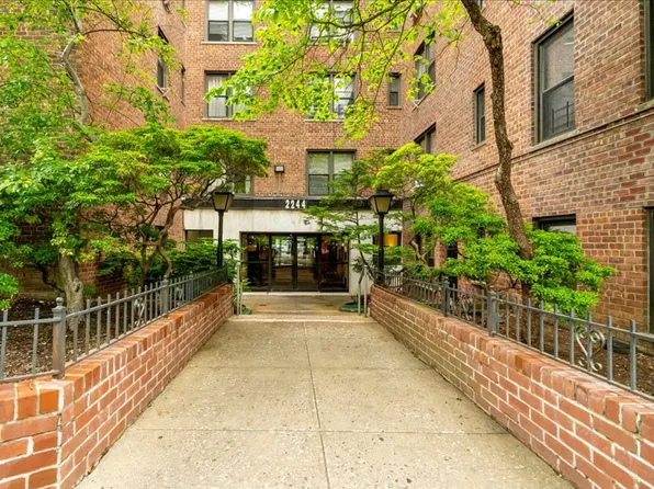 2244 Bronx Park East 2E image 1 of 30