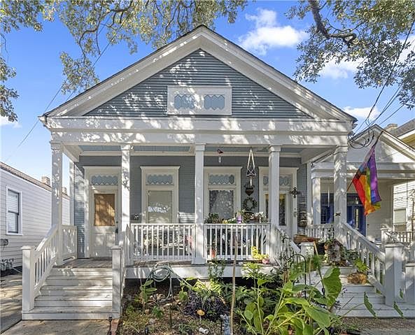 1st image of 3929 Banks St