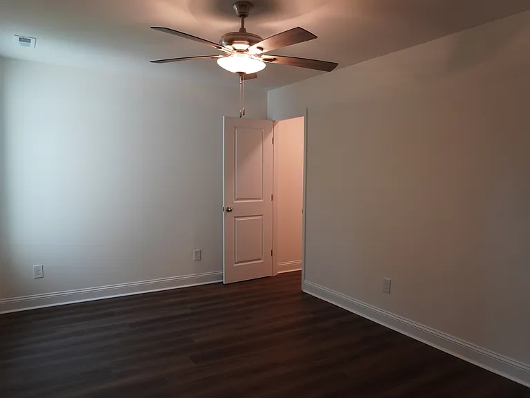 385 Buhmann Dr — Photo 16