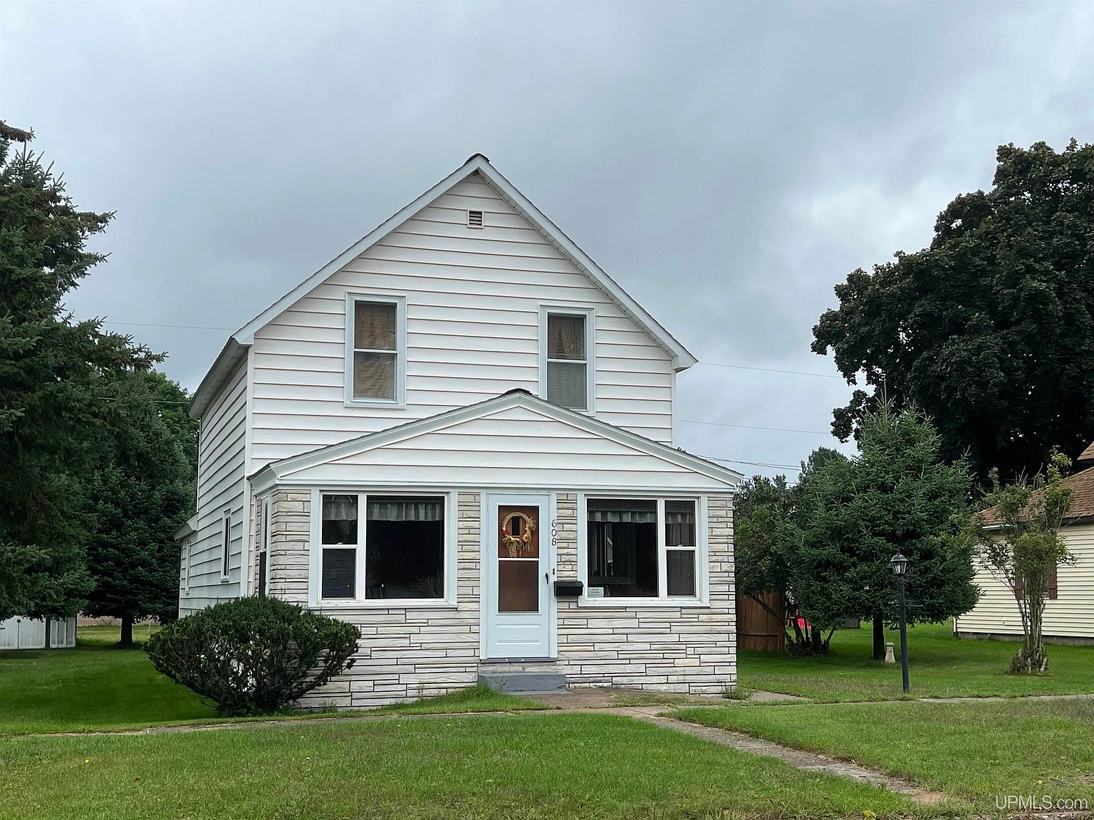 608 Oak St, Norway, MI 49870 Zillow